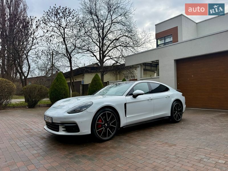 Фастбек Porsche Panamera 2017 в Києві