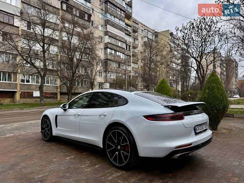 Фастбек Porsche Panamera 2017 в Києві