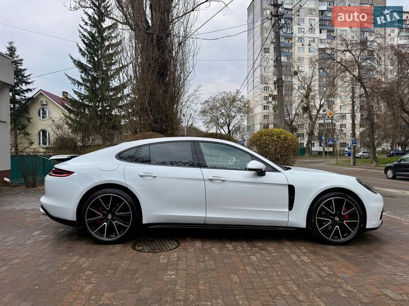 Фастбек Porsche Panamera 2017 в Києві