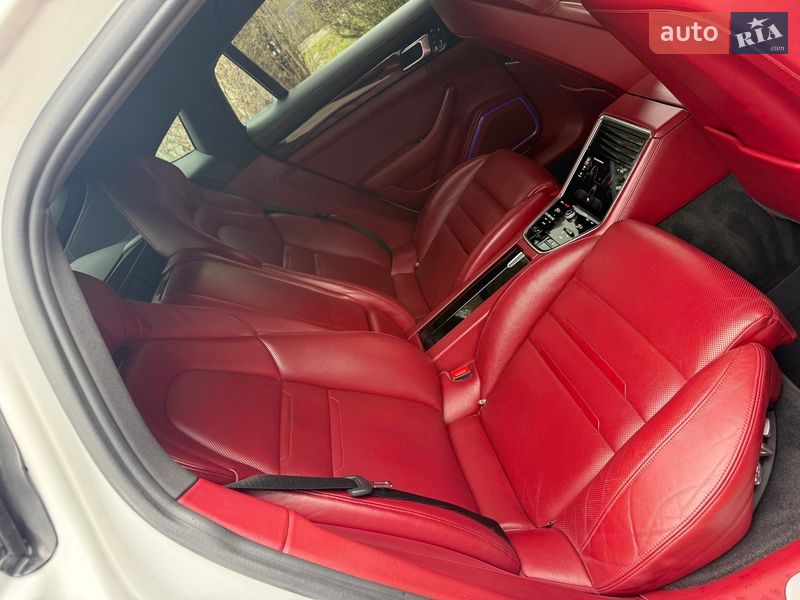 Фастбек Porsche Panamera 2017 в Києві