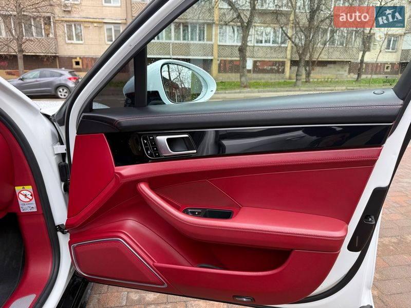 Фастбек Porsche Panamera 2017 в Києві