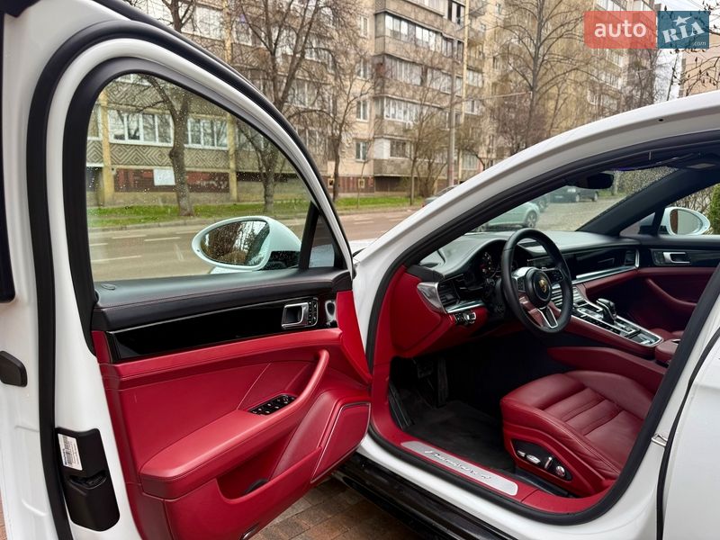 Фастбек Porsche Panamera 2017 в Києві