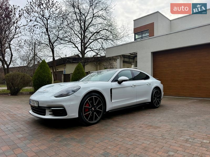 Фастбек Porsche Panamera 2017 в Києві