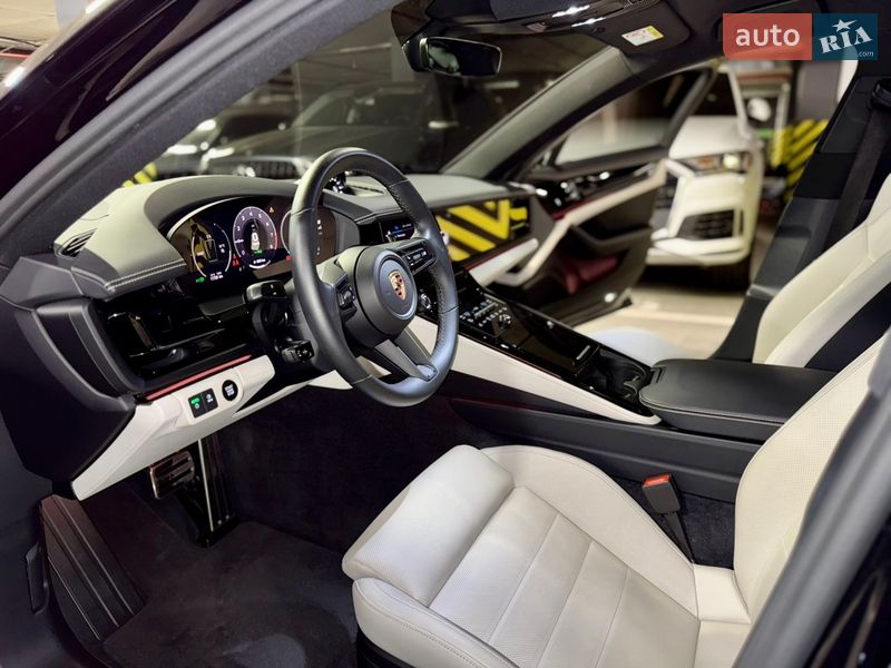 Фастбэк Porsche Panamera 2024 в Киеве фото 19 Фастбэк Porsche Panamera 2024 в Киеве