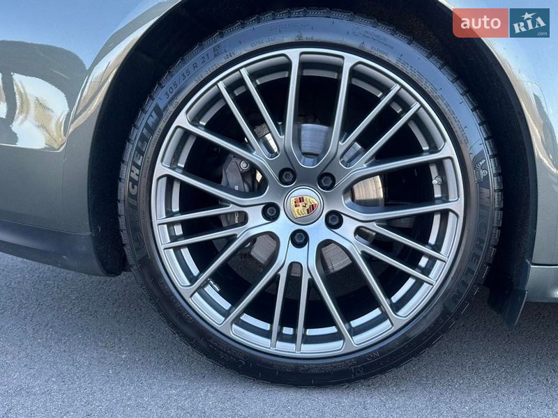 Фастбэк Porsche Panamera 2022 в Киеве фото 16 Фастбэк Porsche Panamera 2022 в Киеве