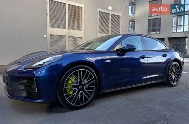 Фастбэк Porsche Panamera 2024 в Киеве