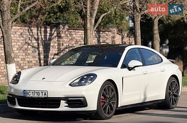 Фастбэк Porsche Panamera 2018 в Киеве