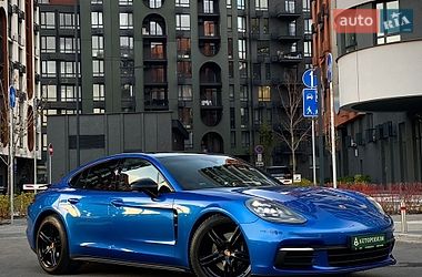 Фастбек Porsche Panamera 2018 в Києві