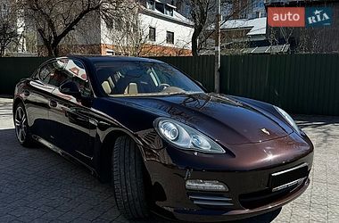 Фастбэк Porsche Panamera 2012 в Львове