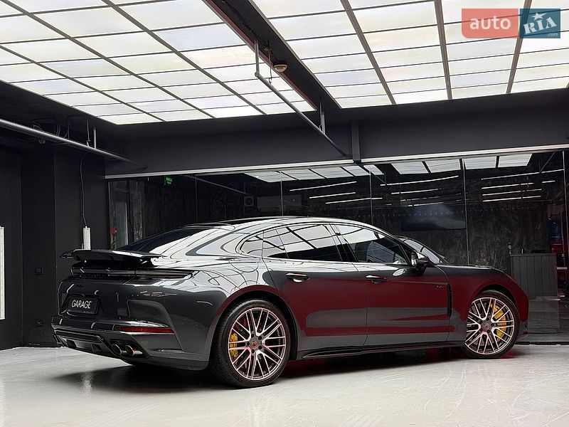 Фастбэк Porsche Panamera 2024 в Киеве