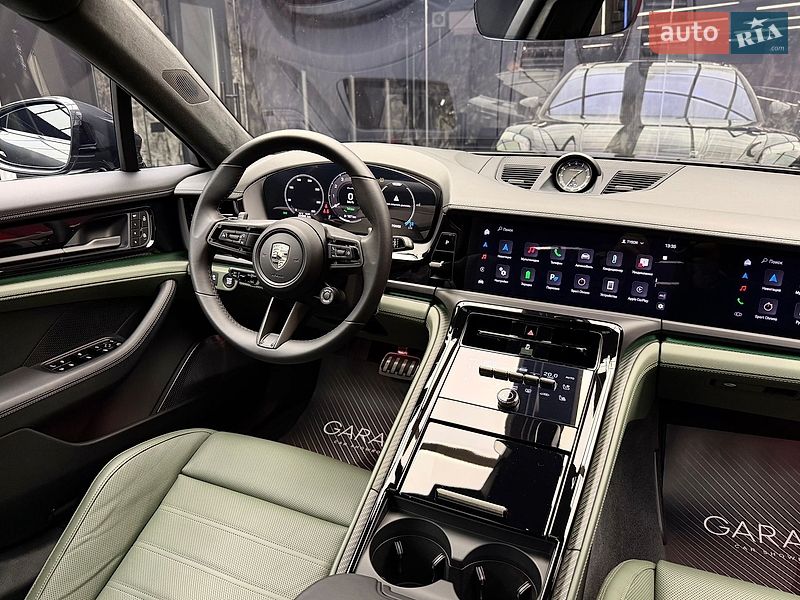 Фастбэк Porsche Panamera 2024 в Киеве