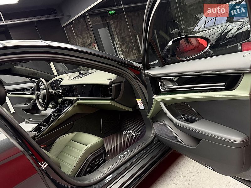 Фастбэк Porsche Panamera 2024 в Киеве
