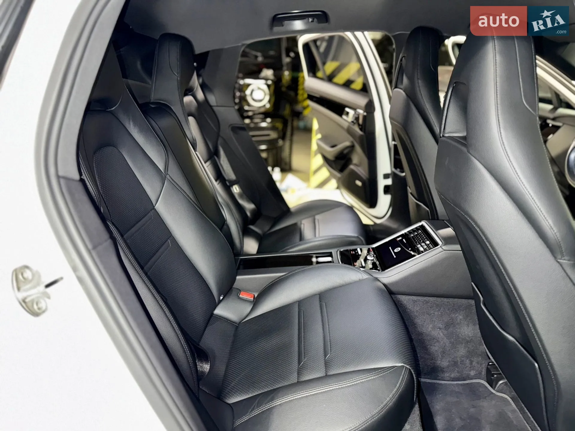 2019 Porsche Panamera - мініатюра 31