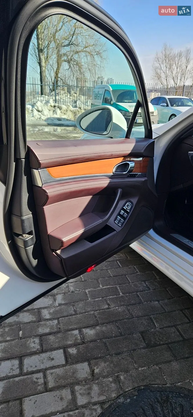 2018 Volkswagen Touareg - мініатюра 23