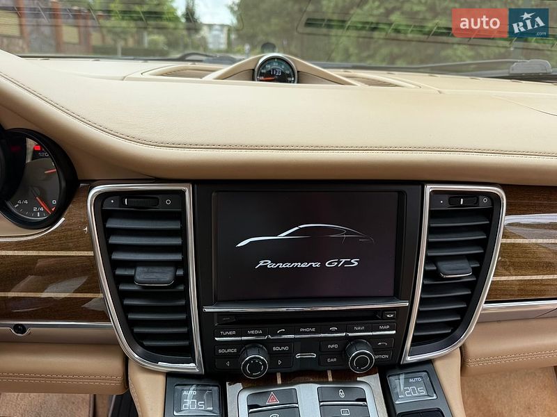 Фастбэк Porsche Panamera 2013 в Ровно