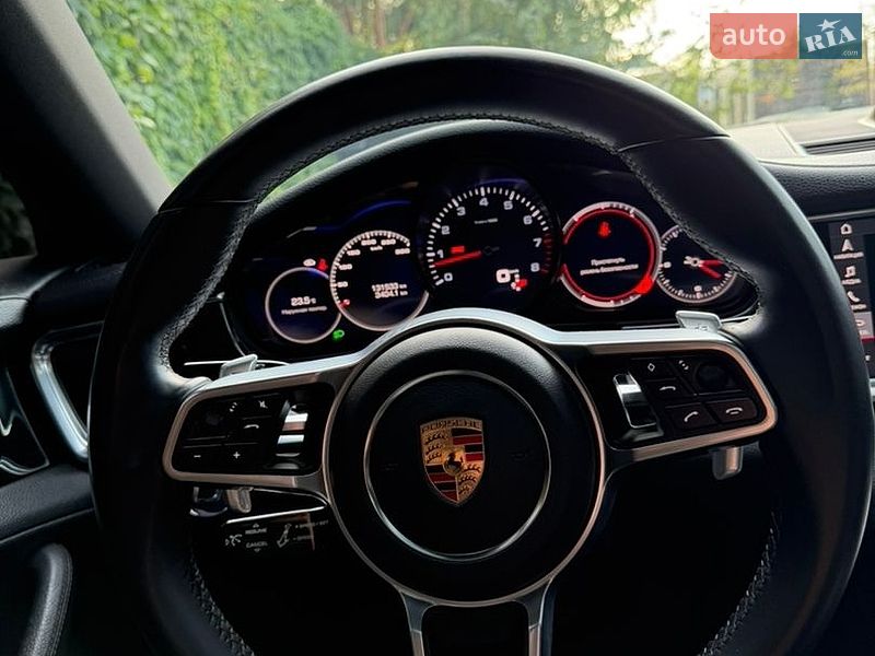 Фастбэк Porsche Panamera 2017 в Киеве