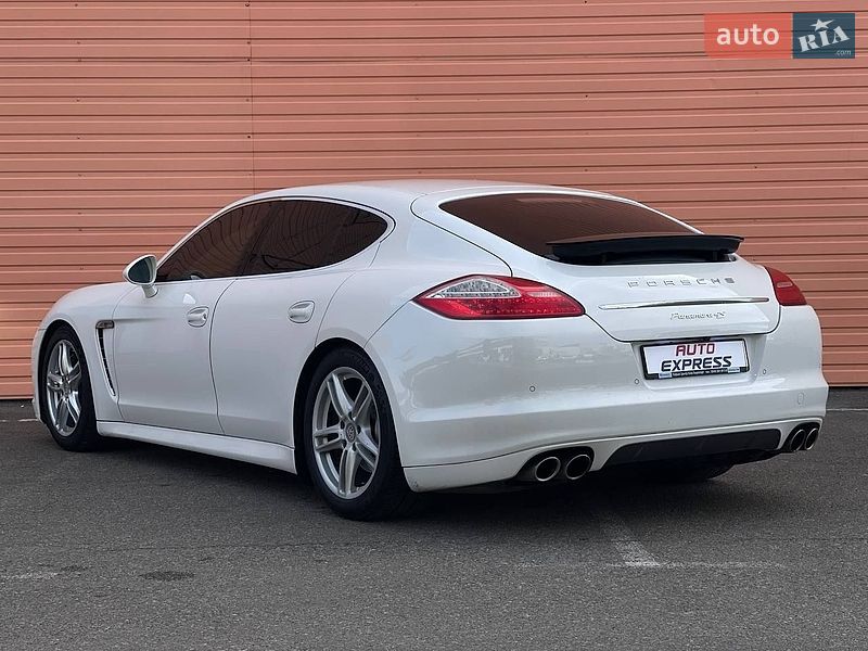 Фастбэк Porsche Panamera 2012 в Киеве