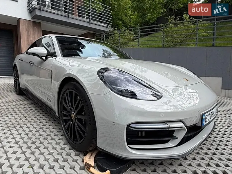 Porsche Panamera 2022