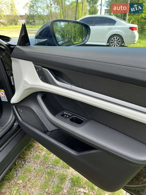 Универсал Porsche Taycan Cross Turismo 2021 в Киеве фото 23 Универсал Porsche Taycan Cross Turismo 2021 в Киеве