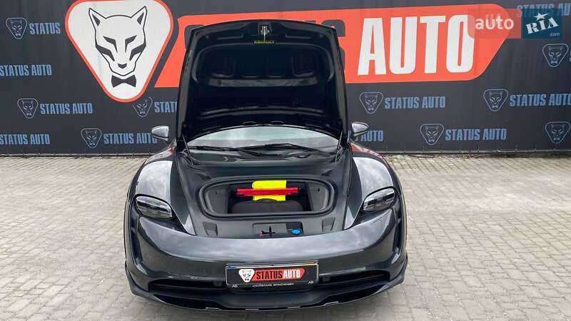 Седан Porsche Taycan Cross Turismo 2023 в Виннице