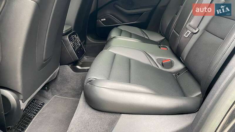 Седан Porsche Taycan Cross Turismo 2023 в Виннице