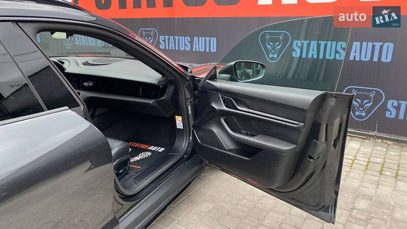 Седан Porsche Taycan Cross Turismo 2023 в Виннице