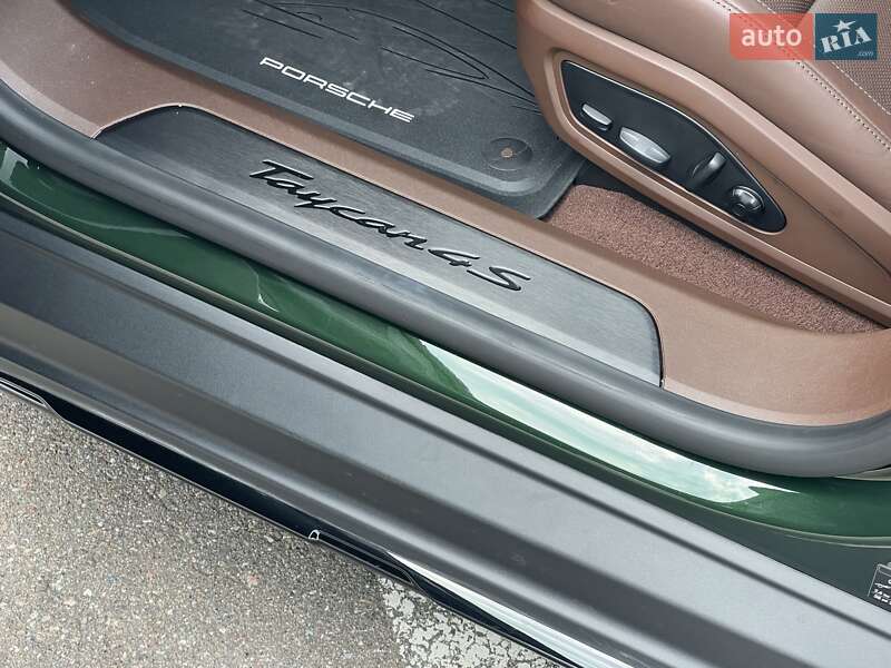 Універсал Porsche Taycan Cross Turismo 2024 в Києві