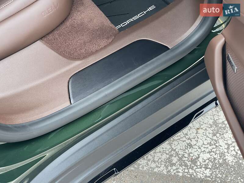 Універсал Porsche Taycan Cross Turismo 2024 в Києві