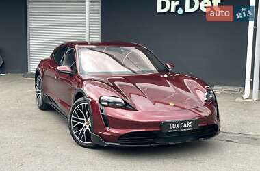 Универсал Porsche Taycan Cross Turismo 2021 в 