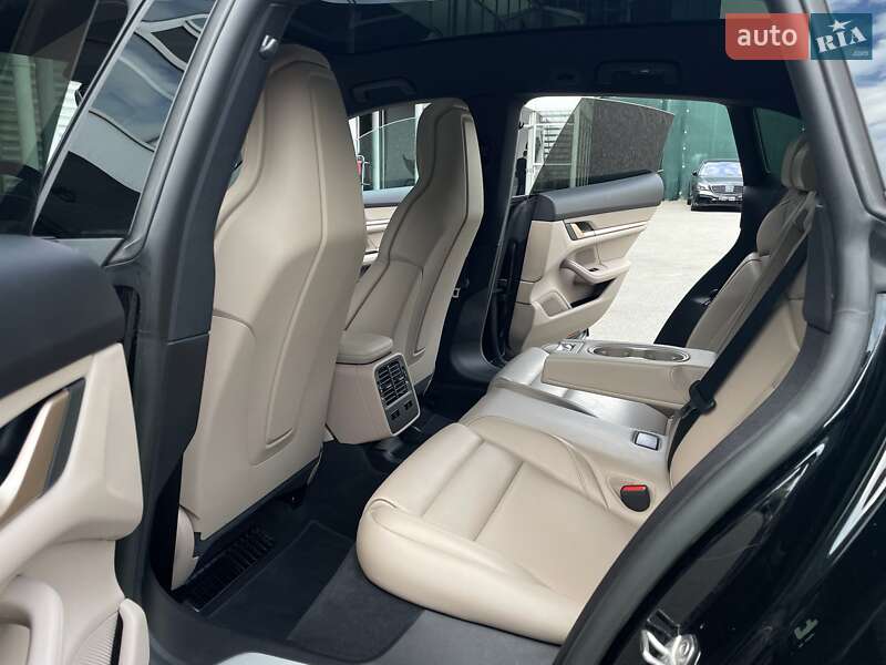 Універсал Porsche Taycan Cross Turismo 2023 в Києві фото 71 Універсал Porsche Taycan Cross Turismo 2023 в Києві