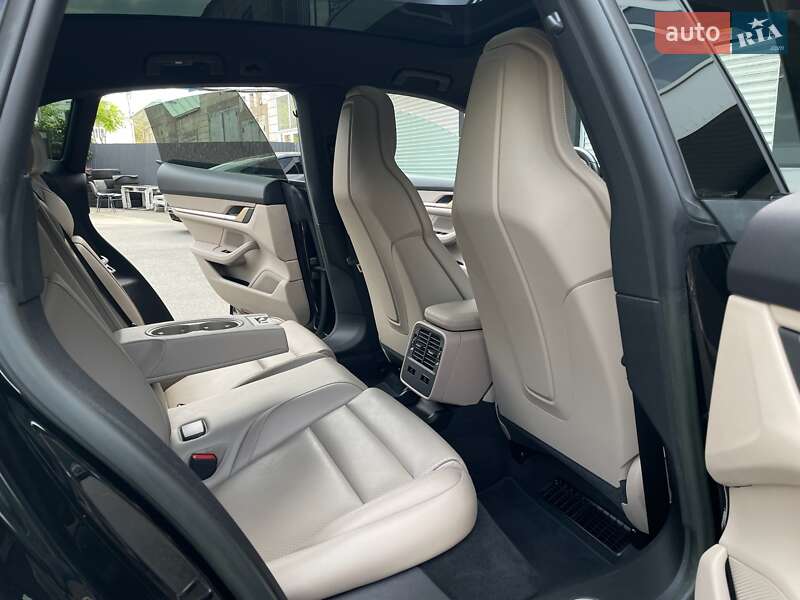 Універсал Porsche Taycan Cross Turismo 2023 в Києві фото 70 Універсал Porsche Taycan Cross Turismo 2023 в Києві