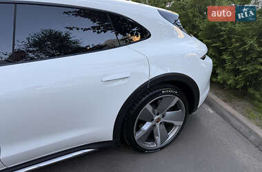 Универсал Porsche Taycan Cross Turismo 2021 в 