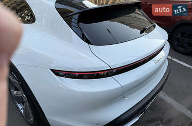 Универсал Porsche Taycan Cross Turismo 2021 в 