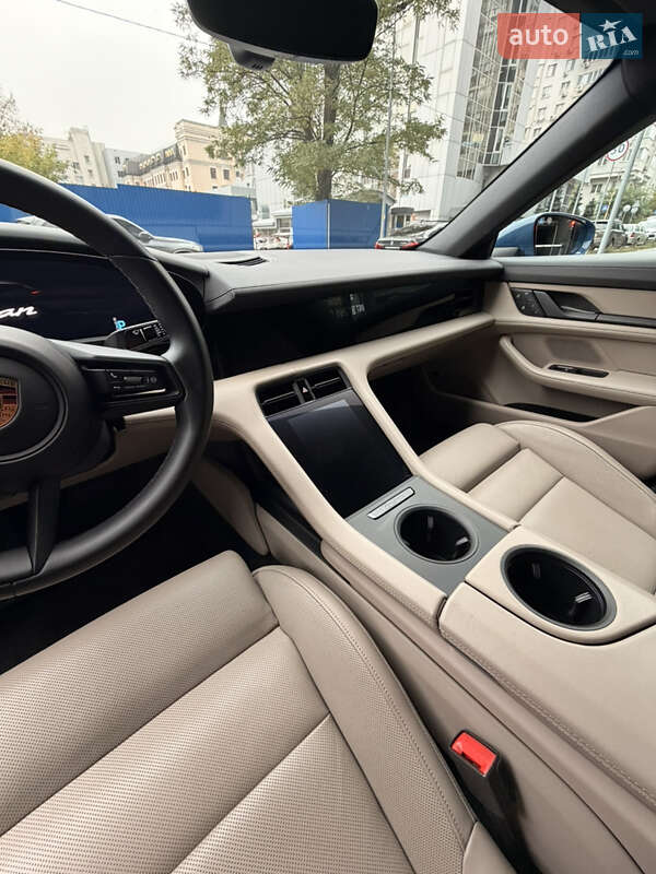 Универсал Porsche Taycan Cross Turismo 2023 в Киеве