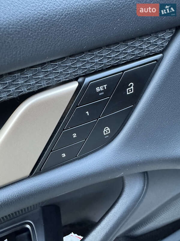 Седан Porsche Taycan Cross Turismo 2021 в Киеве фото 33 Седан Porsche Taycan Cross Turismo 2021 в Киеве