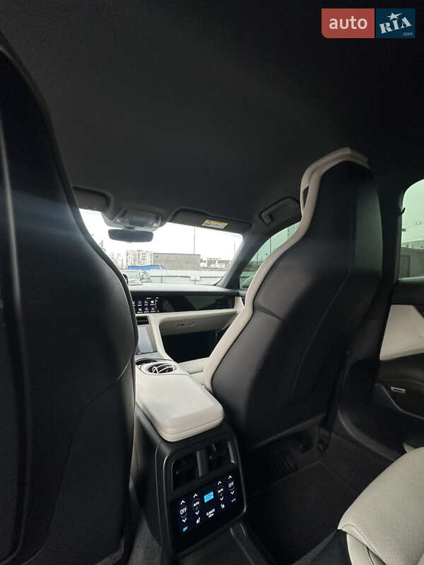 Универсал Porsche Taycan Cross Turismo 2021 в Киеве фото 26 Универсал Porsche Taycan Cross Turismo 2021 в Киеве