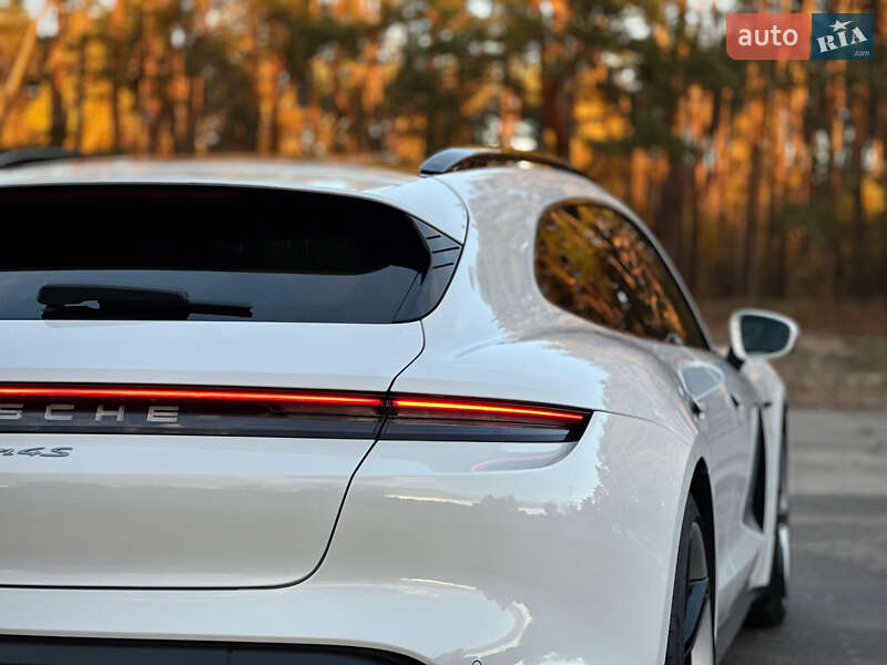 Універсал Porsche Taycan Sport Turismo 2023 в Києві фото 30 Універсал Porsche Taycan Sport Turismo 2023 в Києві