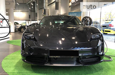 Седан Porsche Taycan 2020 в Киеве