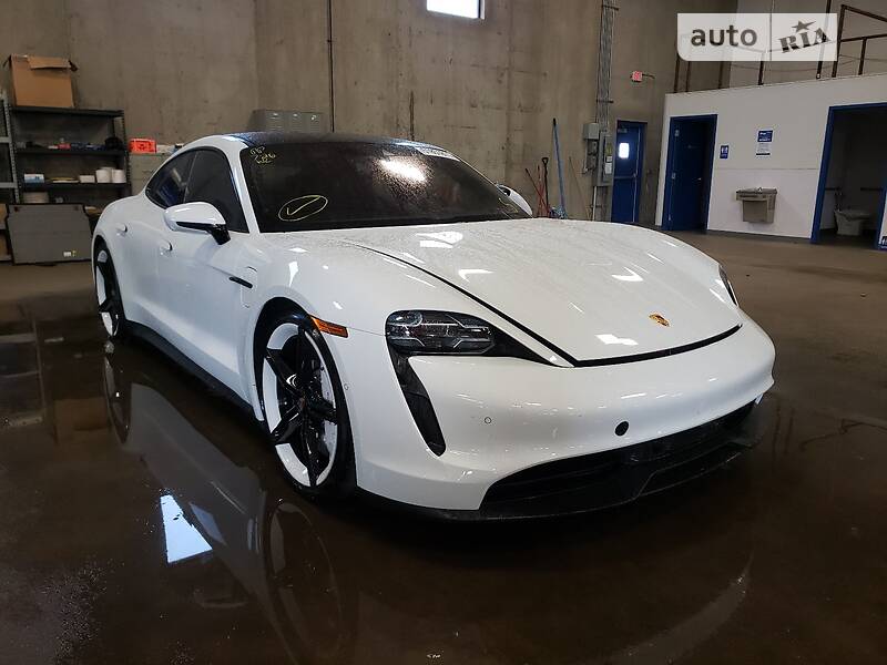Седан Porsche Taycan 2020 в 