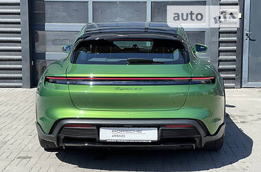 Универсал Porsche Taycan 2021 в 