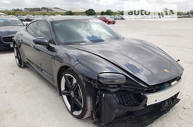 Купе Porsche Taycan 2021 в 