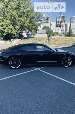 Купе Porsche Taycan 2020 в 