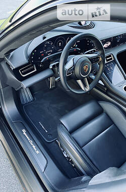 Купе Porsche Taycan 2020 в 