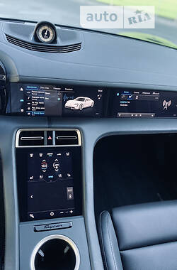 Купе Porsche Taycan 2020 в 
