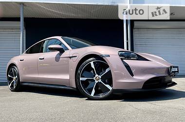 Седан Porsche Taycan 2020 в 