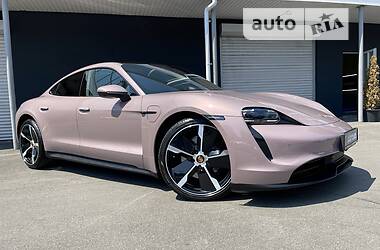 Седан Porsche Taycan 2020 в 