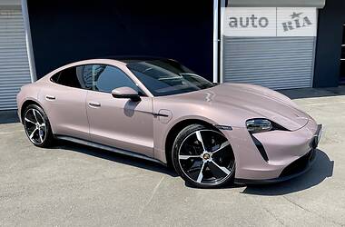 Седан Porsche Taycan 2020 в 