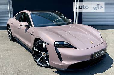 Седан Porsche Taycan 2020 в 