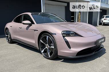 Седан Porsche Taycan 2020 в 