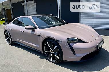 Седан Porsche Taycan 2020 в 
